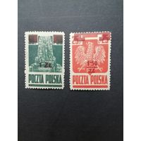 Польша 1945 Две марки Mi.383-384 1944 года выпуска с надпечатками нового номинала из серии "Национальные символы" (чистые* есть след от наклейки) Mi.408-409 каталог 1.40 евро