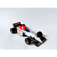 Модель гоночного автомобиля Формула-1, 90-е годы. Welly Formula Racer (9910 белая).