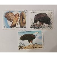 Три марки из серии "Международная выставка марок "Гранада-92" "Хищные птицы" - Bubo bubo (Филин), Haliaeetus vocifer (Орлан крикун) и Haliaeetus pelagicus (Белоплечий орлан)