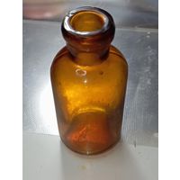 Витражная Аптечная бутылка ( пузырек с надписью на дне  С 50г  ) .