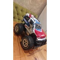 Две машины на пульте.  Обе машины без пультов, сами целые, с естественными следами использования, не знаю, рабочие или нет. Поэтому соответственно и цены невысокие. Описание есть на фото