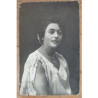 Фото женщины с колье. 1920-30-е. 8.5х13 см