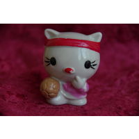 Статуэтка фарфоровая  " Котик "    целая  , высота 6 см