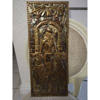 Большая чеканка. Дама с собаками.