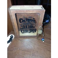 Деревянная копилка