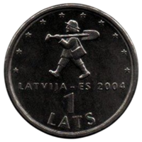 ЛАТВИЙСКАЯ РЕСПУБЛИКА. 1 ЛАТ 2004. СПРИДИТИС /МАЛЬЧИК С ПАЛЬЧИК, ЗЕМЛЕКОП/.
