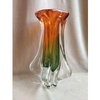 Ваза Возрождение (высота 22 см), гутная техника. Чехословакия