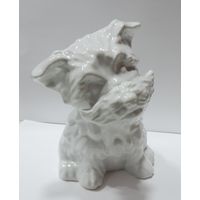 Статуэтка фарфоровая "Собака" 70-е годы Европа. Высота 15.5 см.