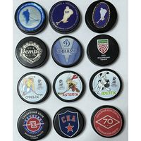 Коллекционные хоккейные шайбы.