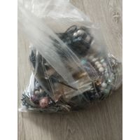 Лот рпзничной бижутерии на поделки и не только,много тяжёлых вещей,с рубля