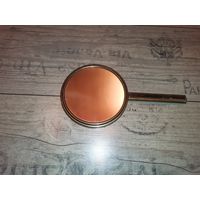 Ручное зеркало в латунной оправе, длина 25 см., одна сторона с сильным приближением.