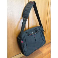 Сумка нейлон ,мужская совершенно новая ,Канада .