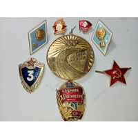 Сборный лот значков . Распродажа с рубля .