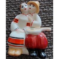 Статуэтка пара, На лавочке. Киев миниатюра.