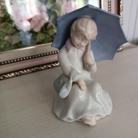 Статуэтка фарфоровая.