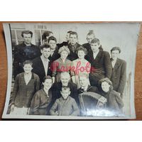Праздник гармонист гармонь музыкант семья типажи ретро