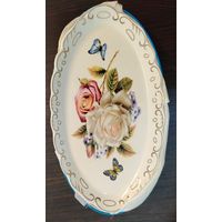 Керамическое блюдо с цветочном узором , размер 25х13 см ,  новый в презентабельной коробочке, хорошо подойдет в виде презента или подарка .