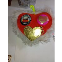 Сердечко с значками. С рубля .