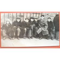Фото из СССР. " Ребята с нашего двора". (Подростки 1940-50-х). 8.5х15 см.