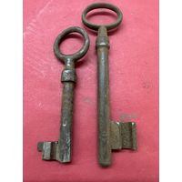 Ключи старинные.цена за два.