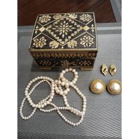 Шкатулка и немного бижутерии СССР.