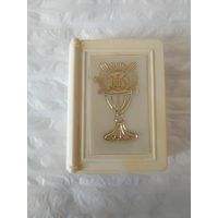 Традиционные католические чётки (Розарий) в декоративной шкатулке.