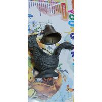 Колокольчик и статуэтка