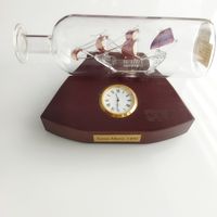 Настольный  винтажный сувенир - часы " Корабль в бутылке" Дерево. Стекло. Художественное литьё.