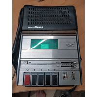 Винтажный магнитофон.