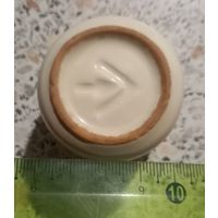 Рюмка фарфор.(НЕ ДЛЯ ПРОДАЖИ).ПОДСКАЖИТЕ ПРИНАДЛЕЖНОСТЬ КЛЕЙМА И ИЗДЕЛИЯ.