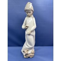 Статуэтка Девочка и озорной щенок , фарфор, роспись, мануфактура Zaphir Испания, 1975-1982 гг.