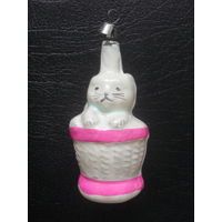 Елочная игрушка Кот в корзине.