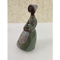 Статуэтка керамическая (подсвечник) Девушка в кокошнике. Швеция
