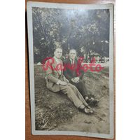 1932 Открыточный формат два друга фото на память типажи ретро фото