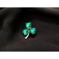 Брошь трилистник