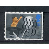 Лот 158 Великобритания марка из серии 50 лет детскому телевидению GB 1653А