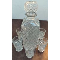 Винтажный набор из  графина и 6 рюмок , выполненный из богемского стекла времен СССР