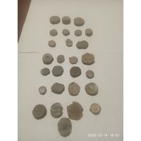 Большой лот,Пломб. Есть очень интересные. Не чистил.