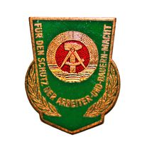 Знак полиции ГДР "За защиту рабочей и крестьянской власти"