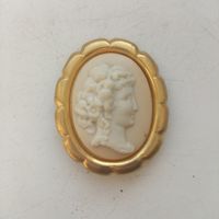 Брошь Камея