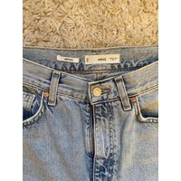 Джинсы MANGO актуальная модель текущая коллекция