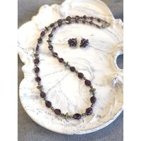 КОмплект бижутерии колье-бусы + серьги-гвоздики, винтажный гранат в латуни (Чехия)