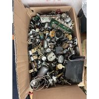 Радиодетали переменные резисторы 5кг(с коробкой)