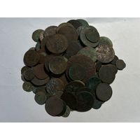 100 старых медных монет