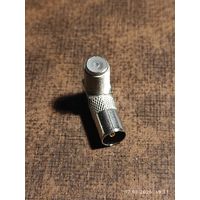 Переходник штекер ТВ-гнездо F угловой