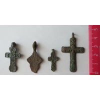 Крестики старые. Целые... 4 штуки за одну цену...