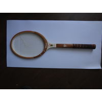 Теннисная ракетка Wilson.