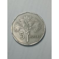 Сейшелы 5 рупий 1982 года .