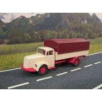 Модель грузового автомобиля Mercedes-Benz L3500. Масштаб HO-1:87.