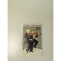 Австралия год 1977.   Марка посвящена музыке и изображает скрипачей.